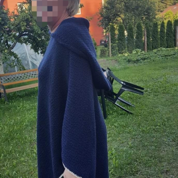 Poncho - Picture 5 of 6